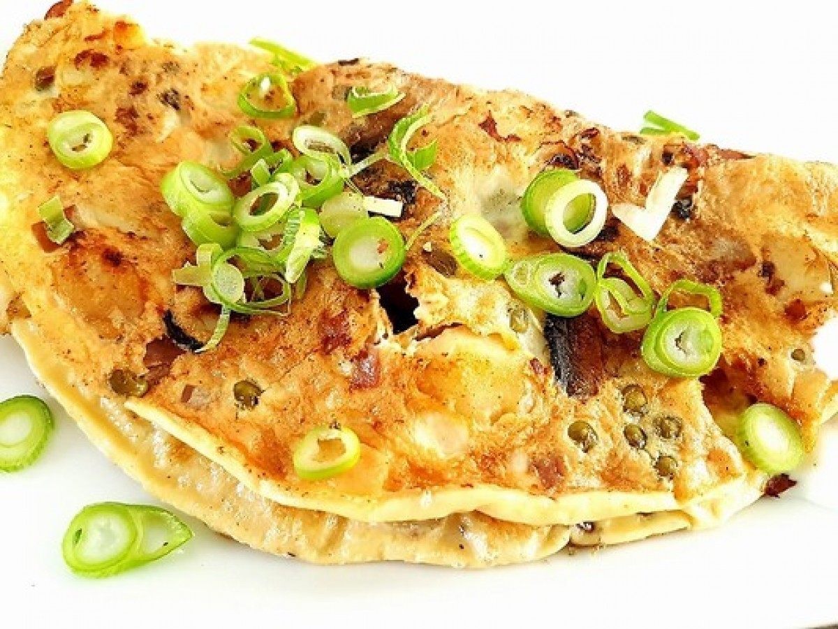 Przepis na Omlet z ziemniakami, pieczarkami i szynką