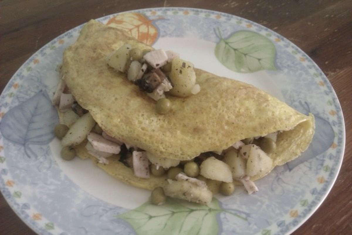 Przepis na Omlet z ziemniakami, pieczarkami i szynką