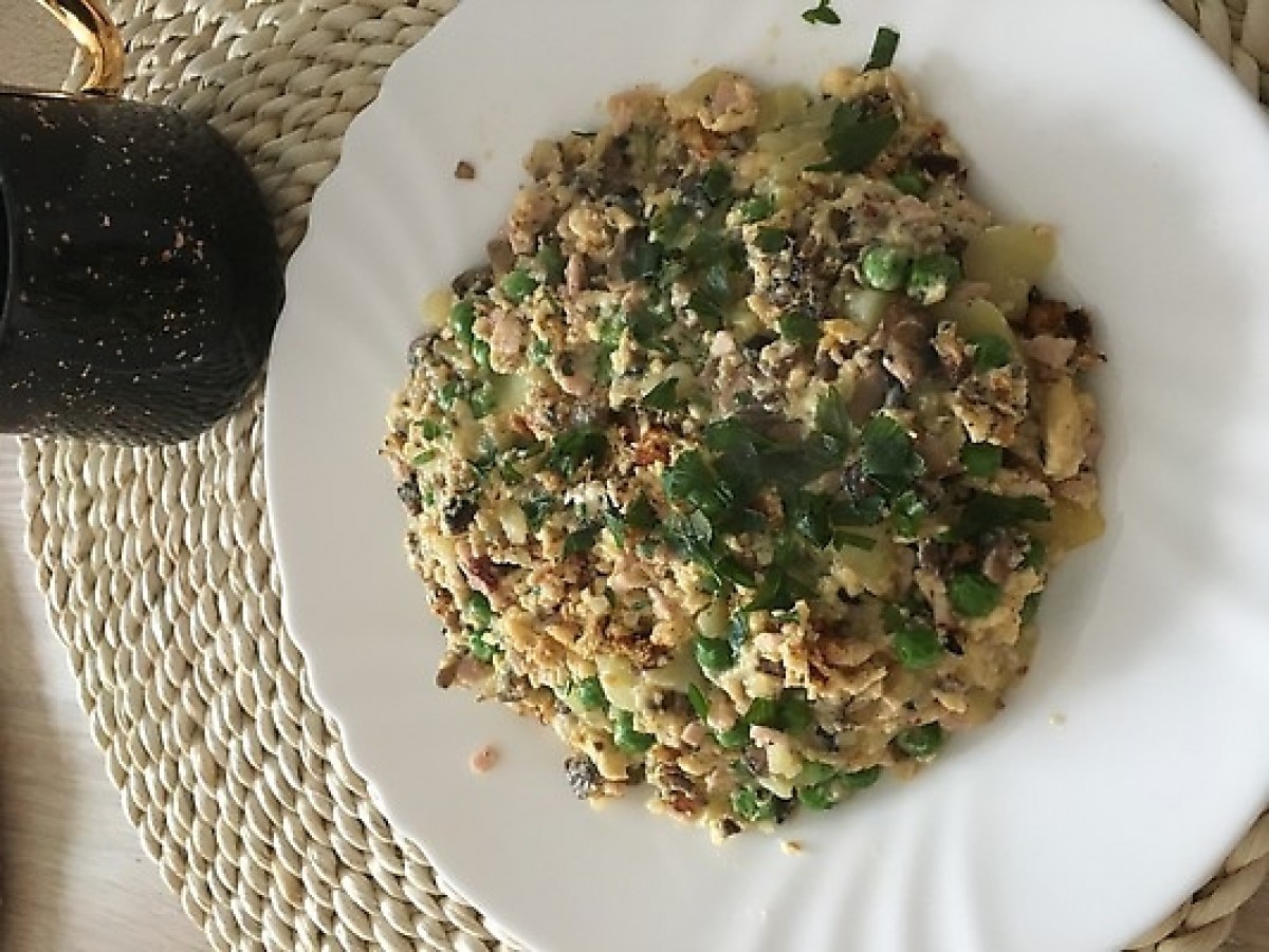 Przepis na Omlet z ziemniakami, pieczarkami i szynką