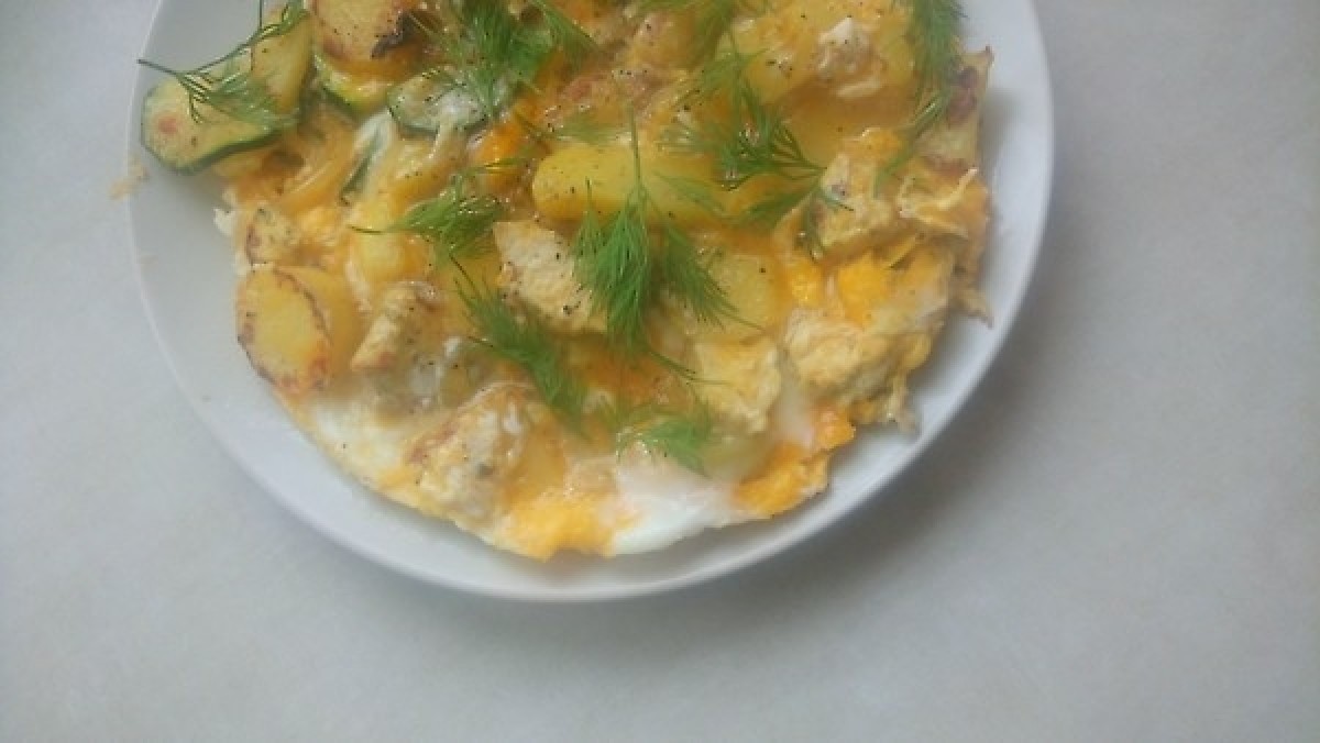 Przepis na Omlet z ziemniakami, pieczarkami i szynką