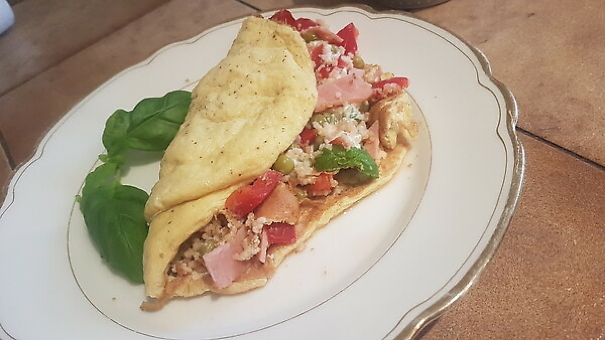 Przepis na Omlet z ziemniakami, pieczarkami i szynką