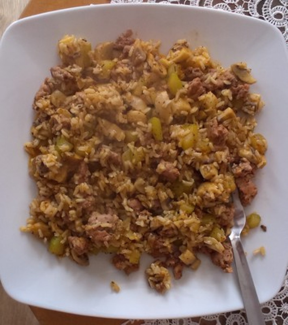 Przepis na Mięso mielone z ryżem cukinią i pieczarkami