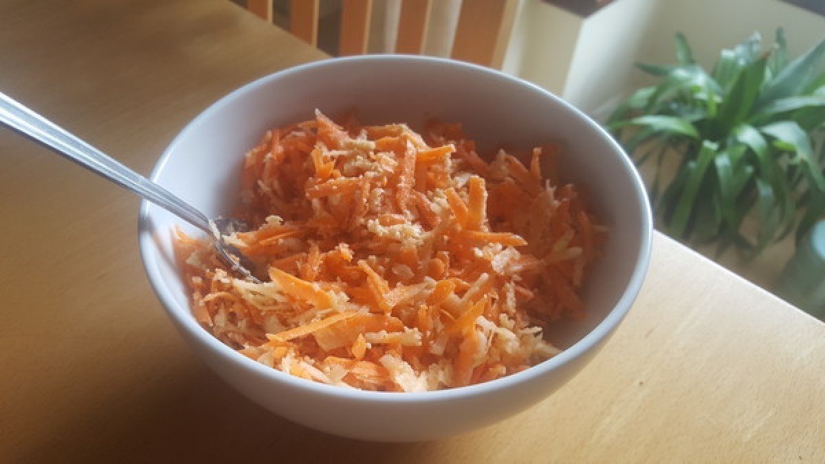 Przepis na Tarte jabłko z marchewką i orzechami