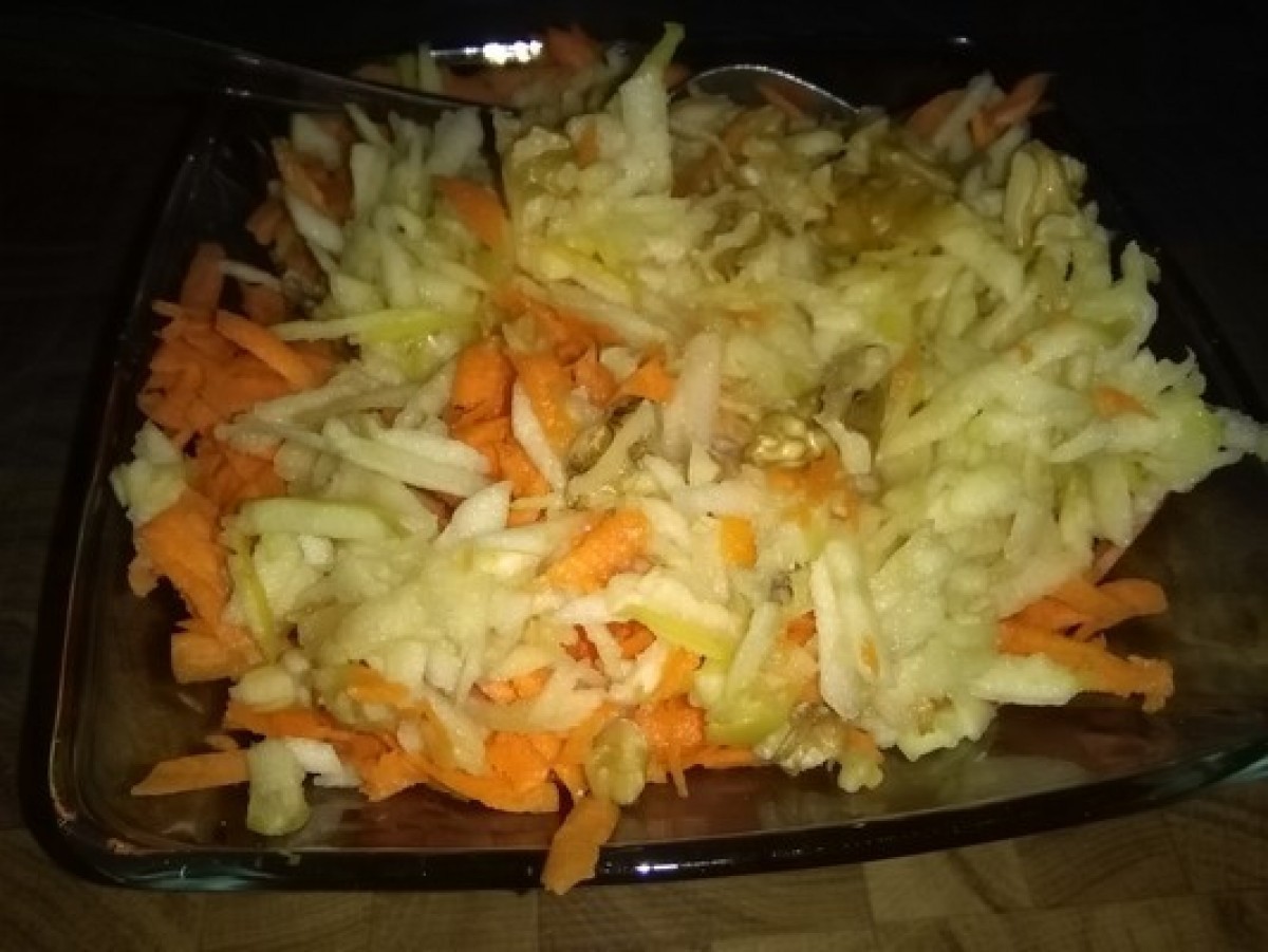 Przepis na Tarte jabłko z marchewką i orzechami