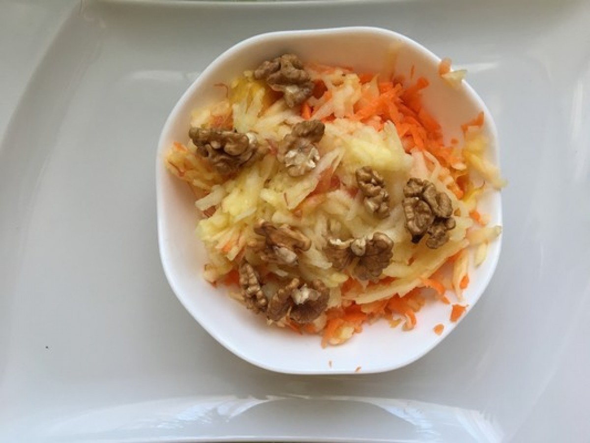 Przepis na Tarte jabłko z marchewką i orzechami