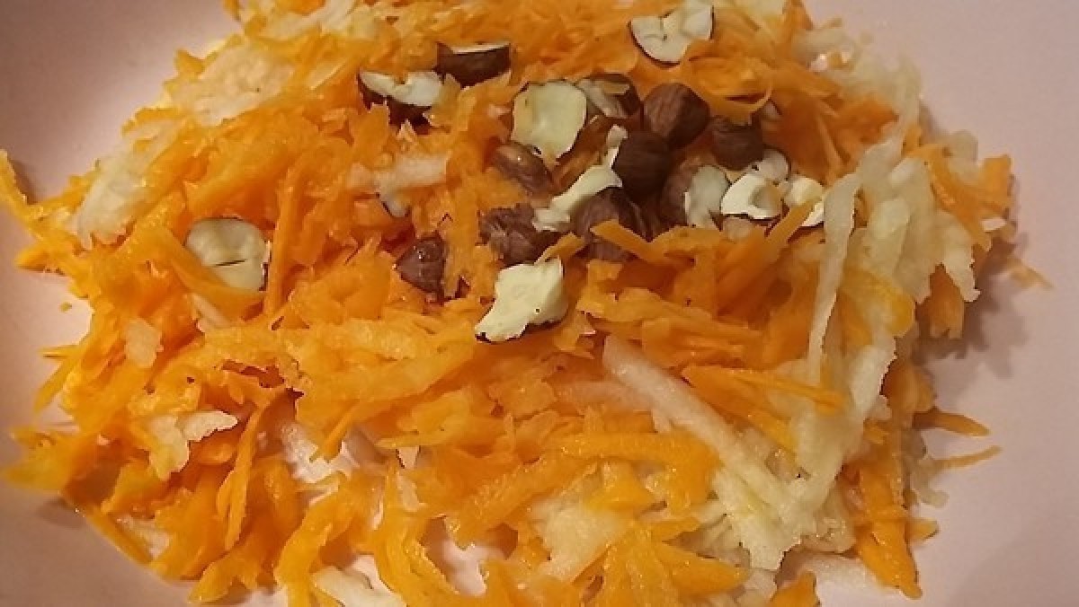 Przepis na Tarte jabłko z marchewką i orzechami