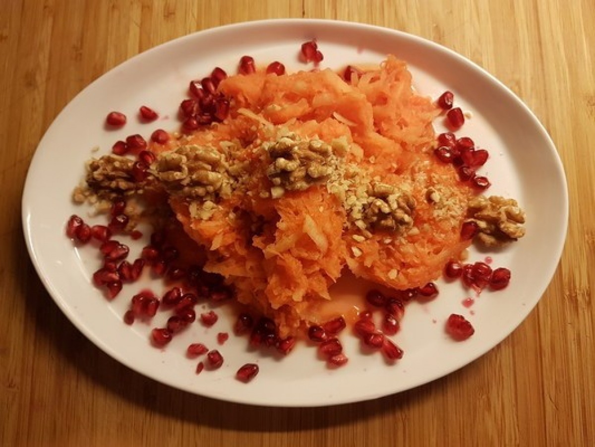 Przepis na Tarte jabłko z marchewką i orzechami