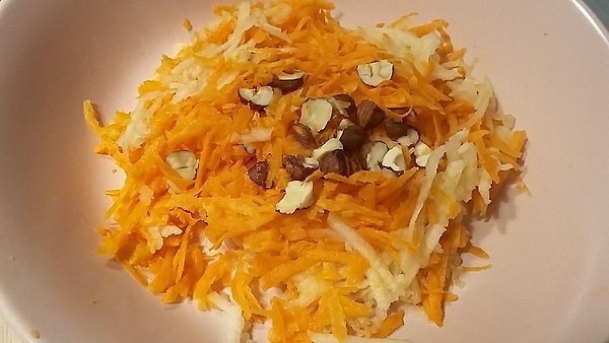 Przepis na Tarte jabłko z marchewką i orzechami