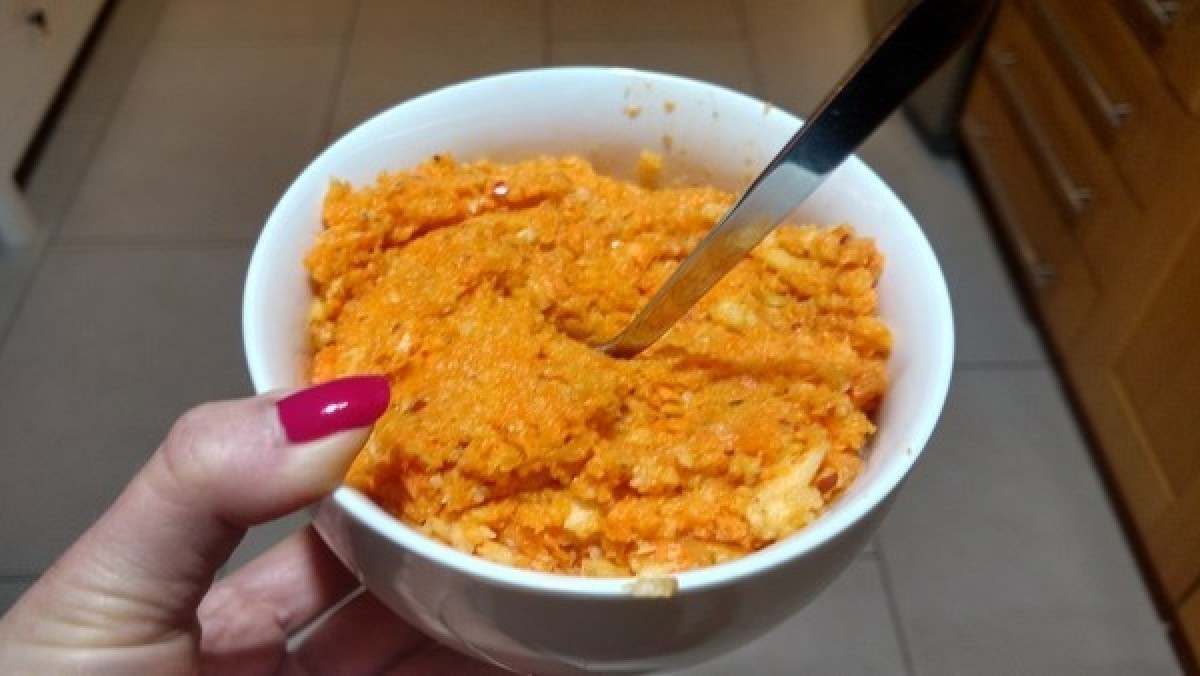 Przepis na Tarte jabłko z marchewką i orzechami