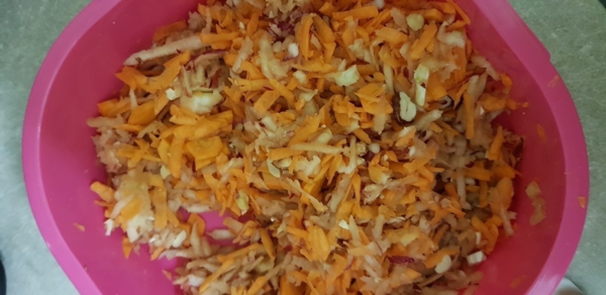 Przepis na Tarte jabłko z marchewką i orzechami