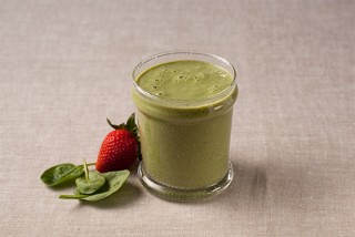 Zielony bananowo-truskawkowy shake