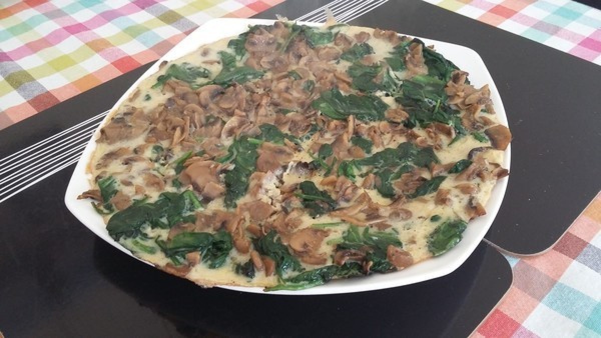Omlet ze szpinakiem i pieczarkami