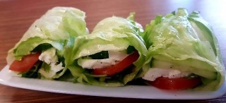 Tortille z sałaty z mozzarellą