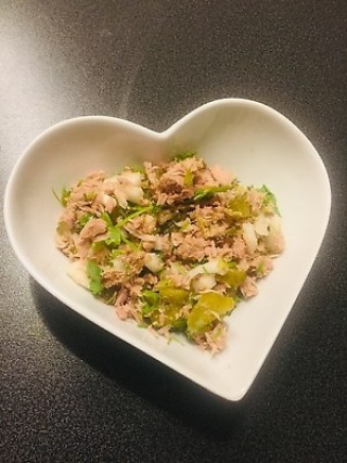 Sałatka z tuńczykiem i curry