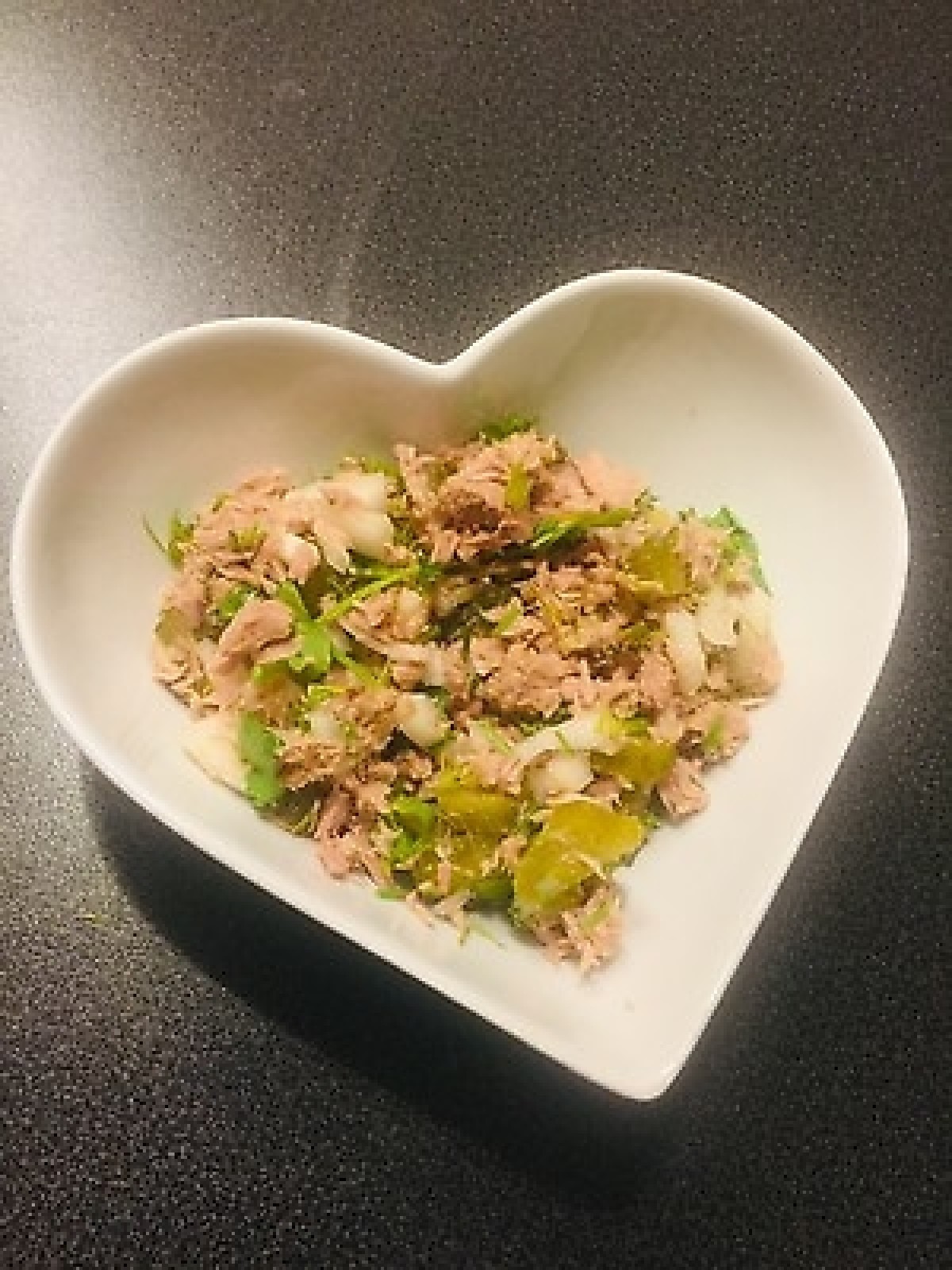 Sałatka z tuńczykiem i curry