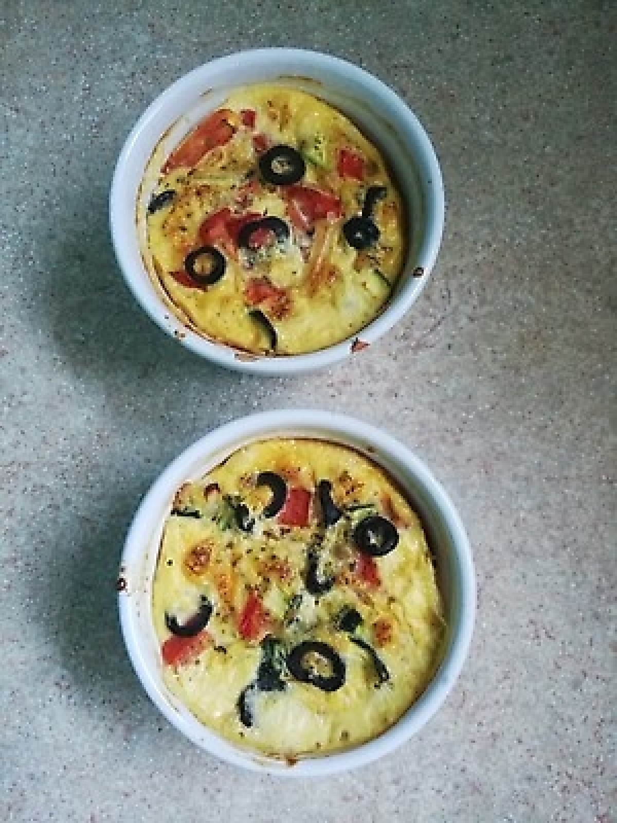 Frittata z oliwkami i cukinią
