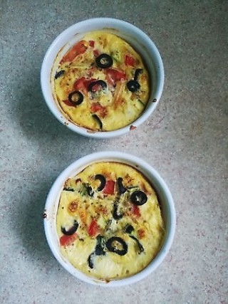 Frittata z oliwkami i cukinią