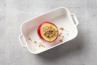 Pieczone jabłko z płatkami i cynamonem a'la Alton Brown