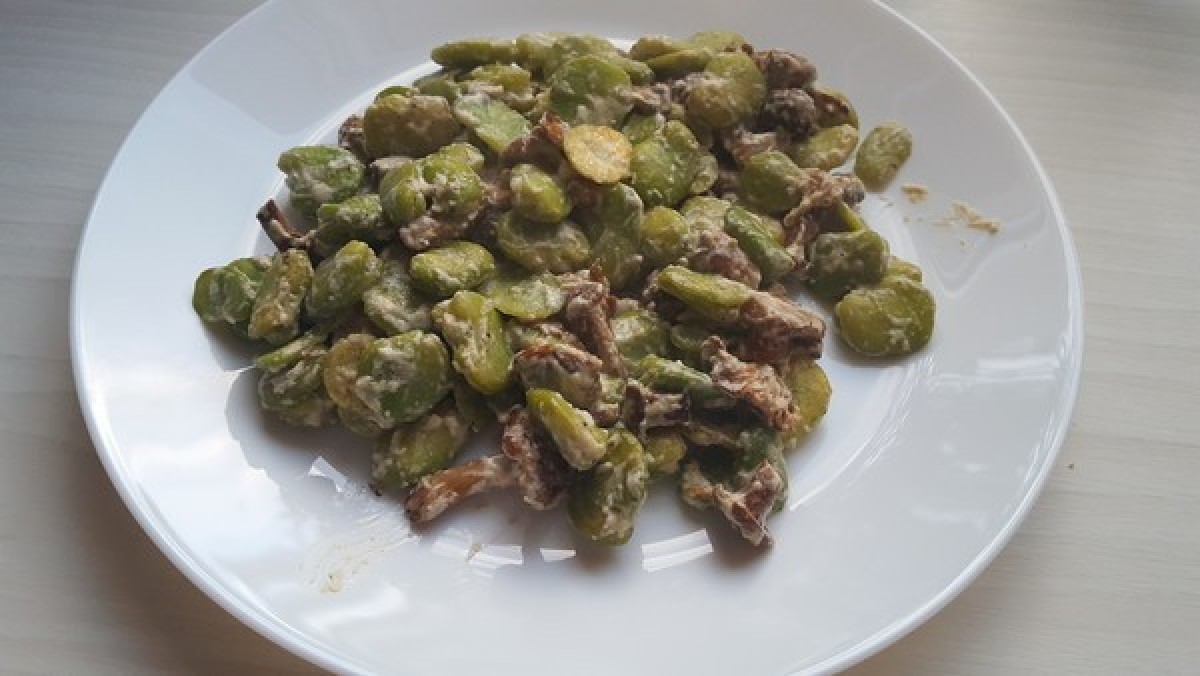 Bób z pieczarkami