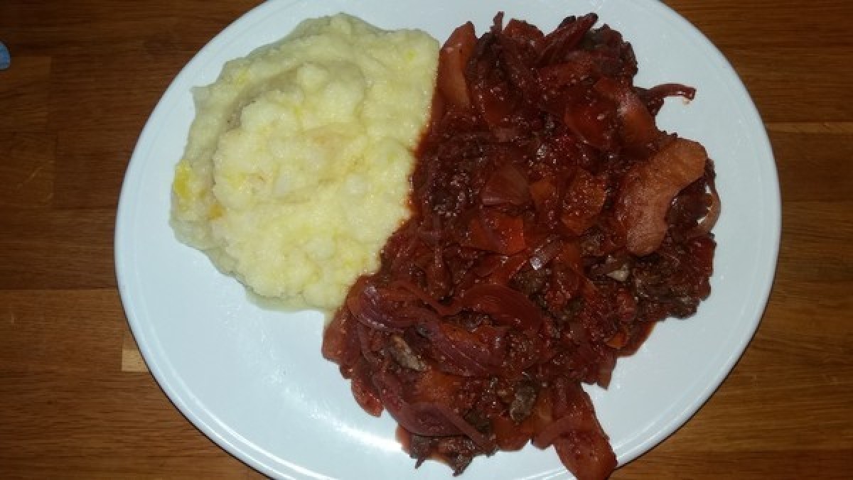 Wołowina z morelami na puree z kalarepy