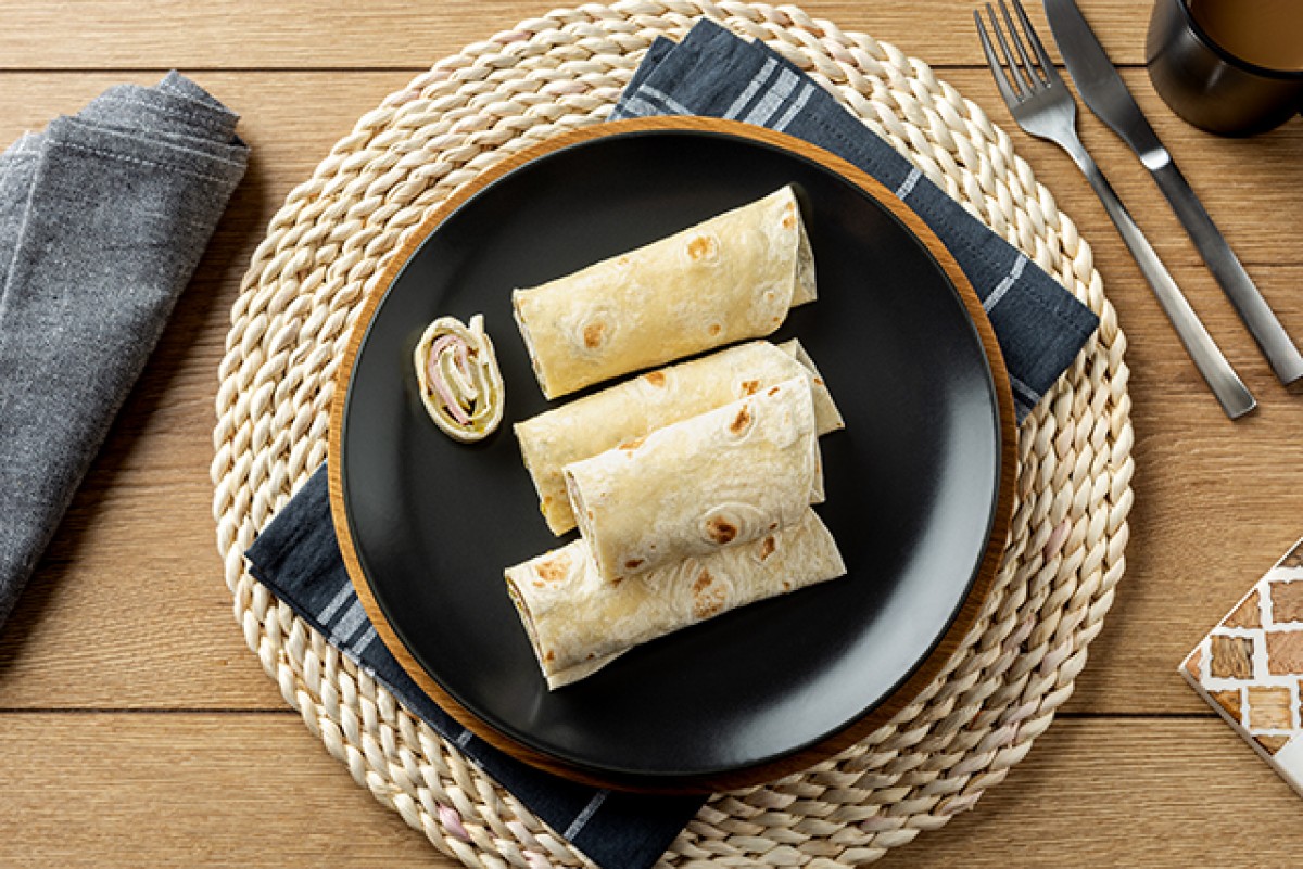 Tortilla z szynką i ogórkiem kiszonym