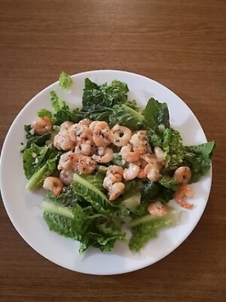 Krewetki z serem pleśniowym i sałatą z sosem Vinaigrette