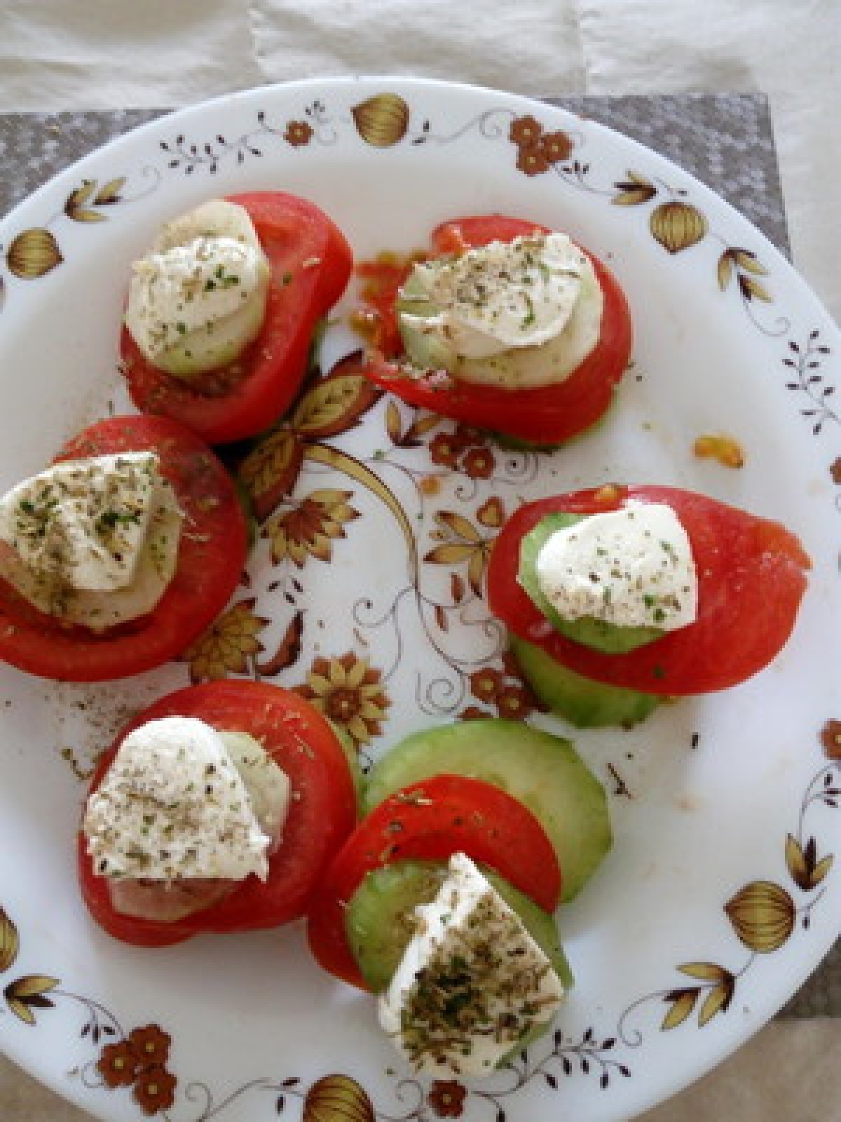 Ogórkowe koreczki z mozzarellą i pomidorem