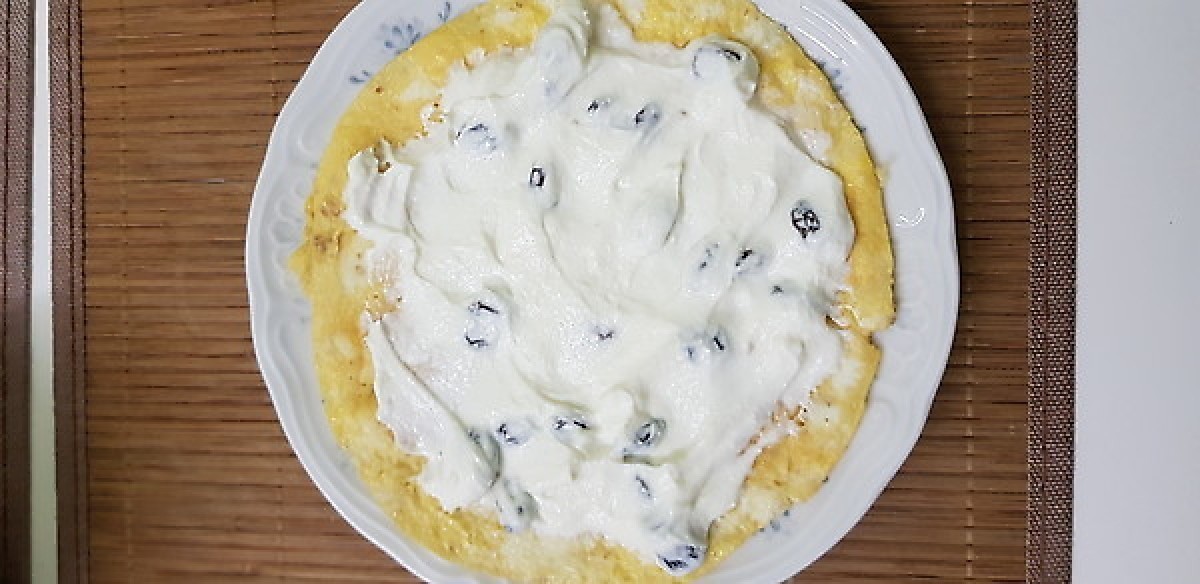 Omlet ze słodkim twarożkiem z rodzynkami