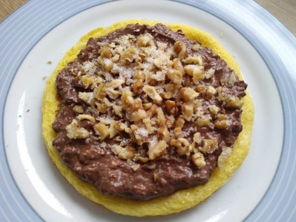 Omlet z serkiem kakaowo-orzechowym