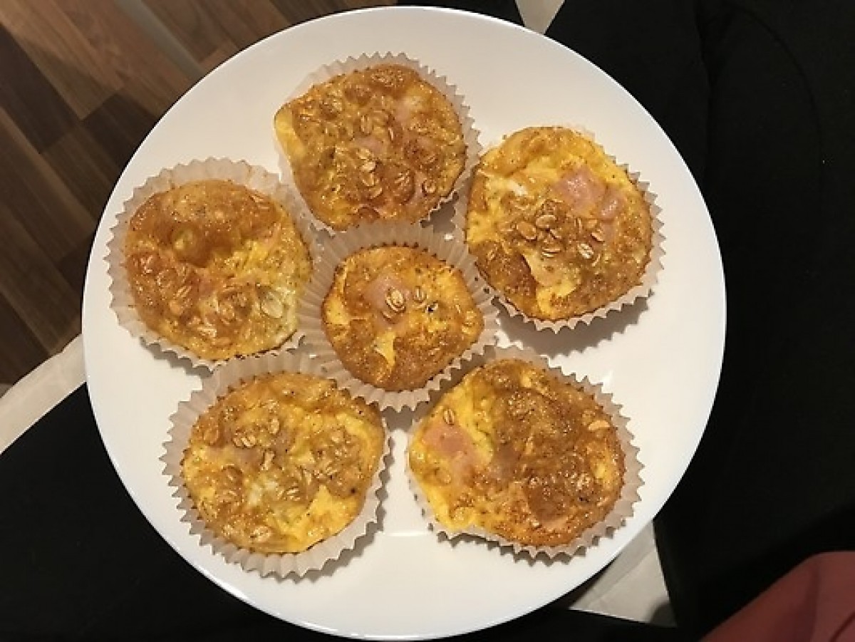 Muffiny jajeczne z szynką i płatkami owsianymi
