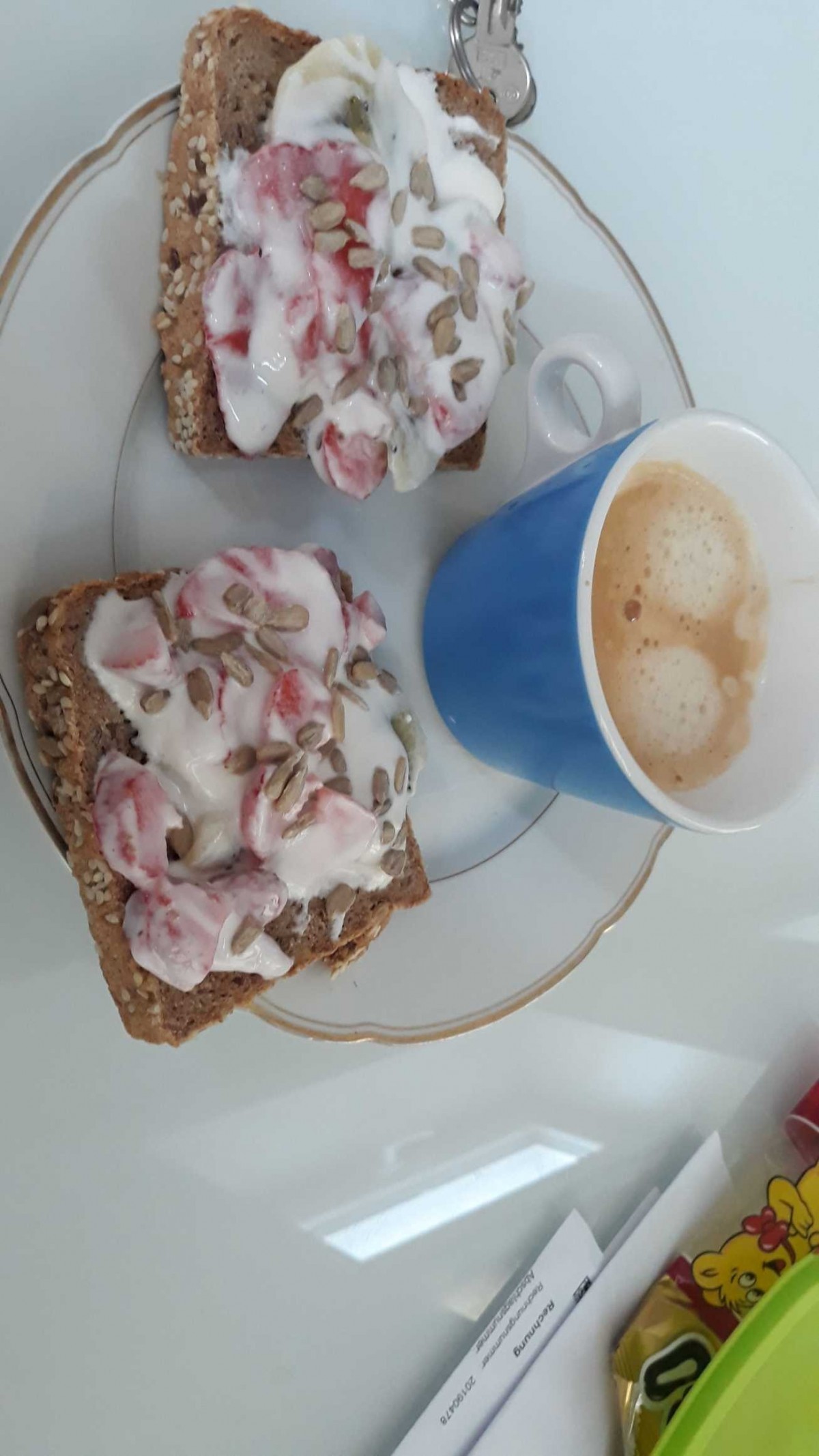 Przepis na Kanapka z koktajlem owocowym