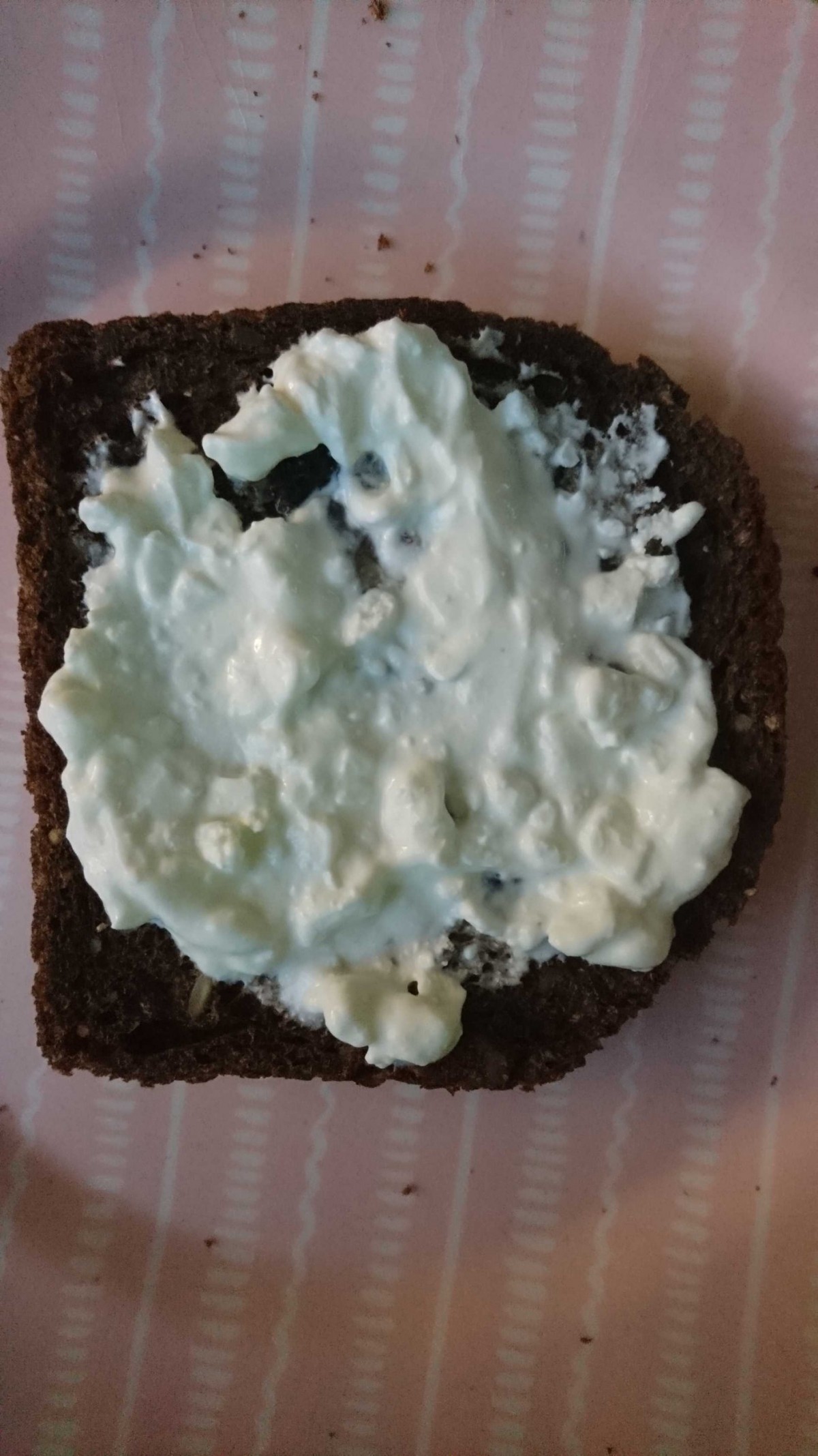 Przepis na Kanapka z miodem i serkiem wiejskim