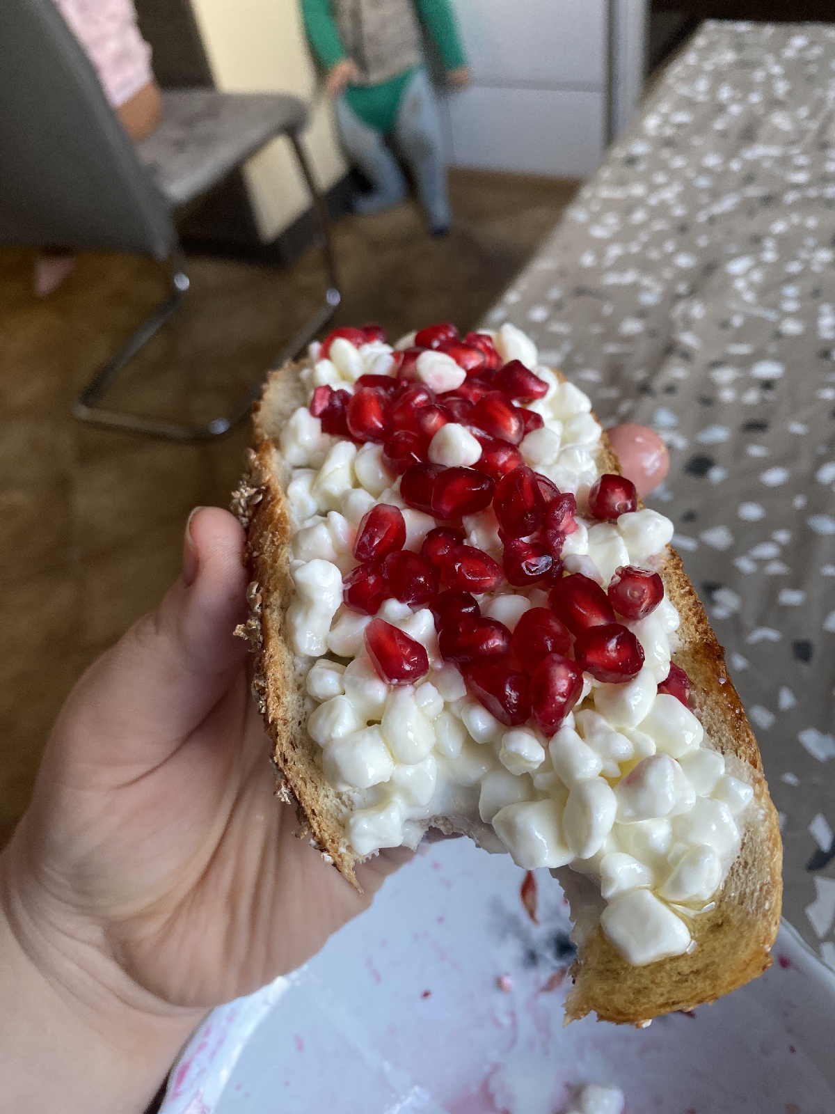Przepis na Kanapka z miodem i serkiem wiejskim