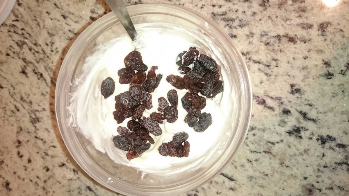 Przepis na Jogurt z rodzynkami