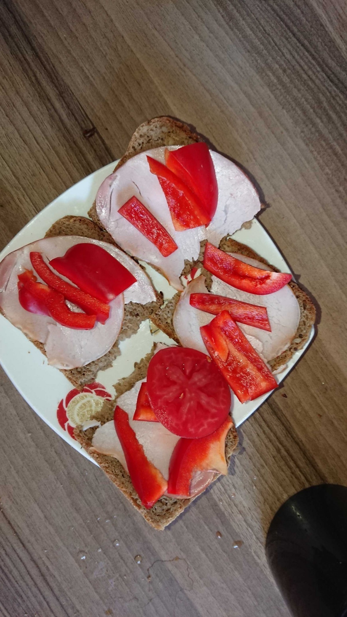 Przepis na Kanapka z szynką i papryką