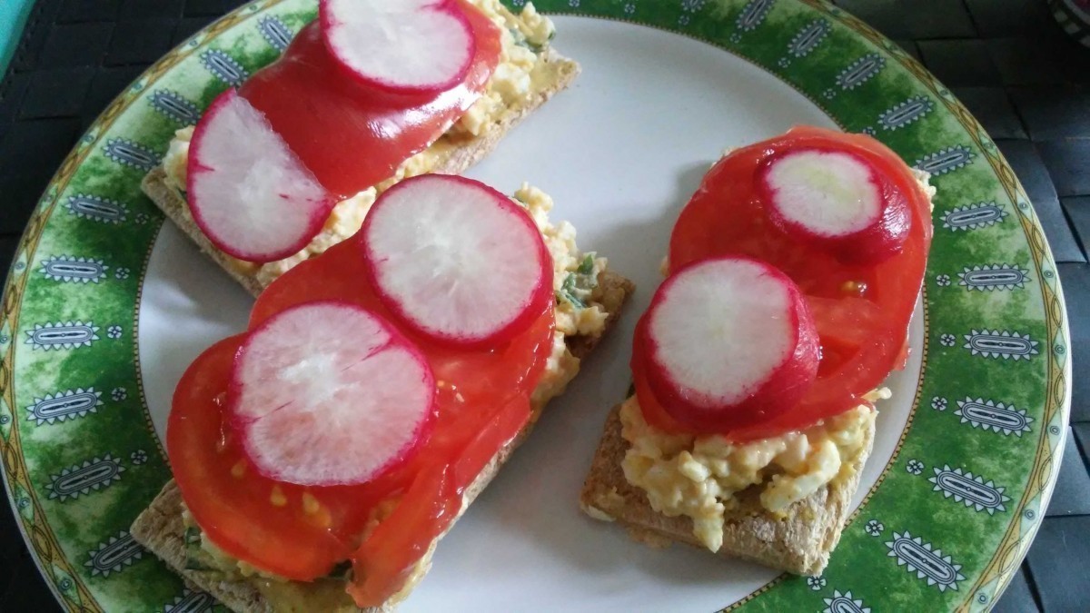 Przepis na Kanapka z jajkiem, papryką i szczypiorkiem