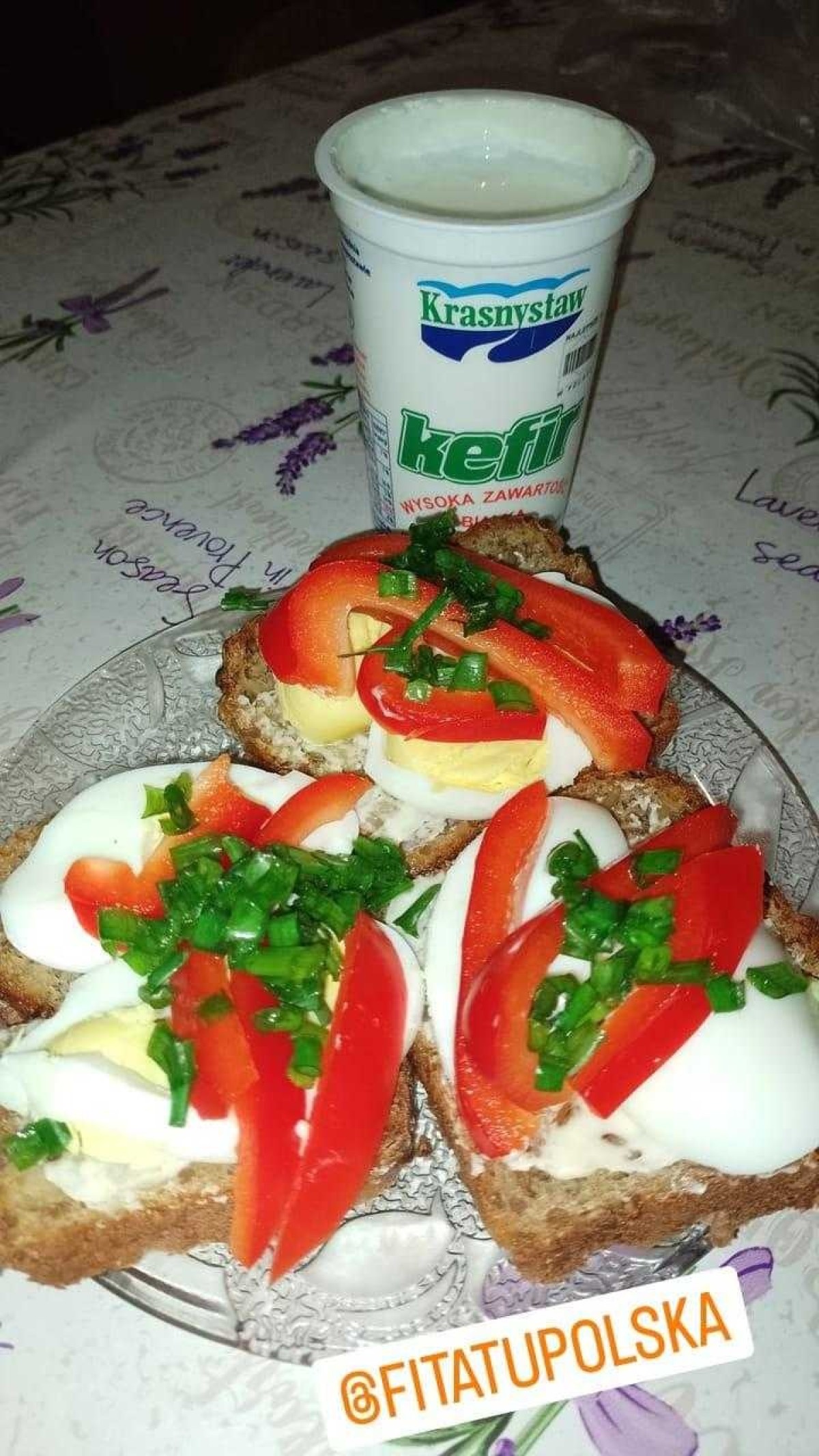 Przepis na Kanapka z jajkiem, papryką i szczypiorkiem