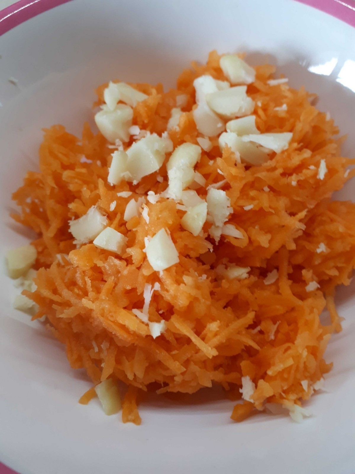 Przepis na Tarte jabłko z marchewką i orzechami