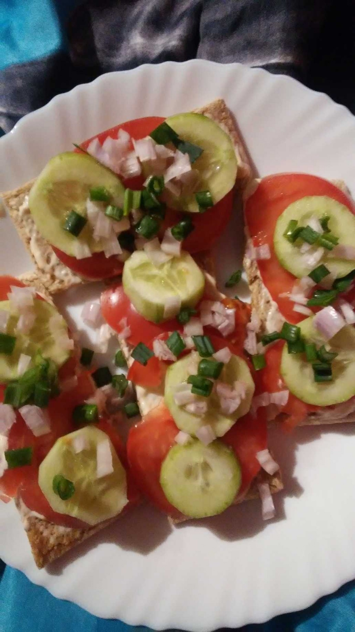Przepis na Kanapka z pomidorem i ogórkiem