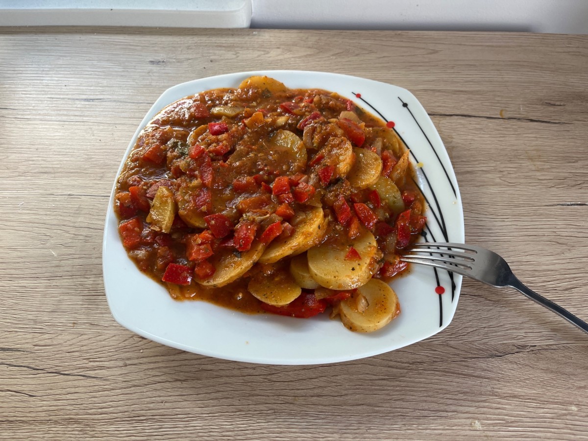 Przepis na Ziemniaki z pomidorami i papryką