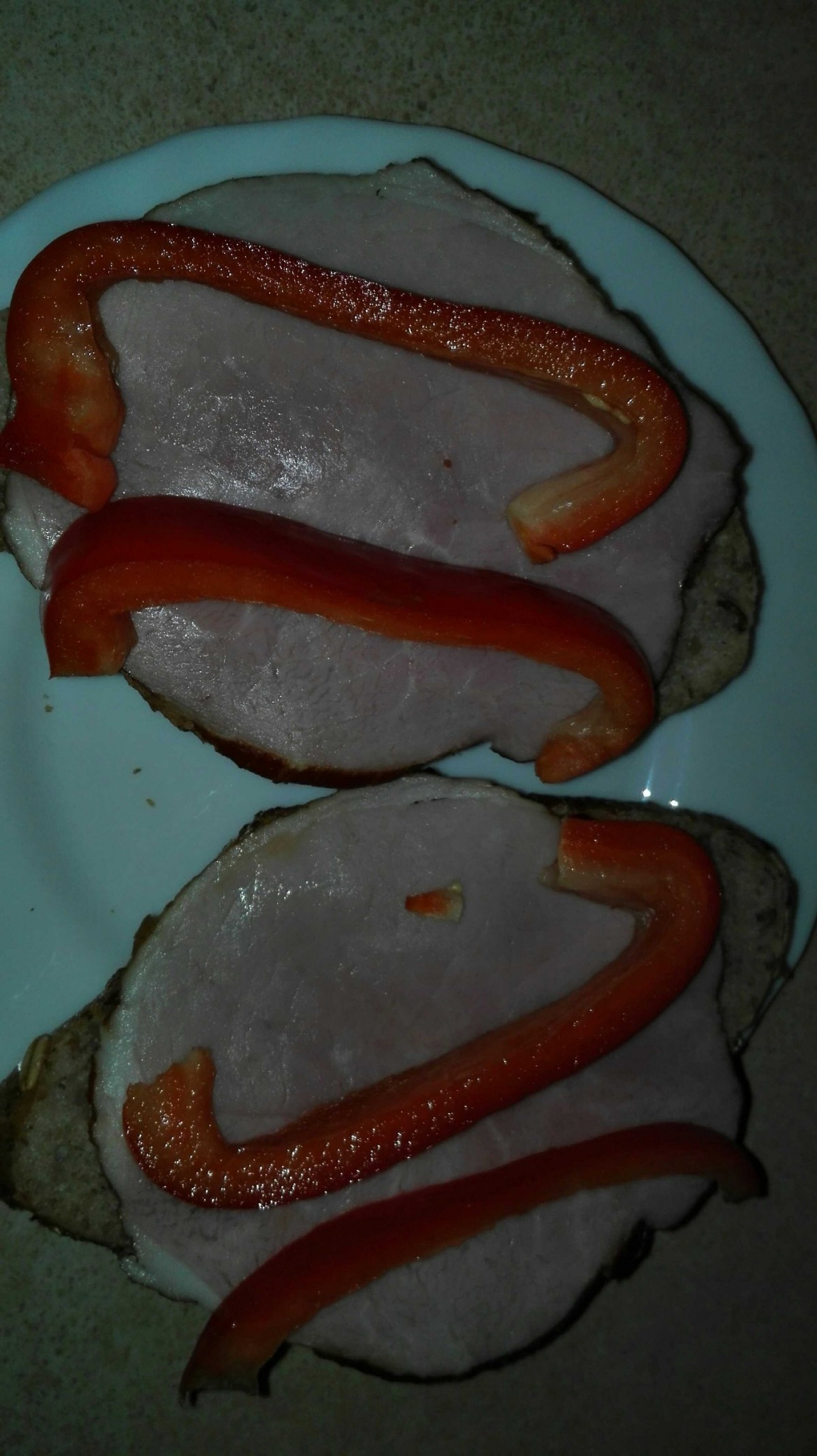 Przepis na Kanapka z szynką i papryką