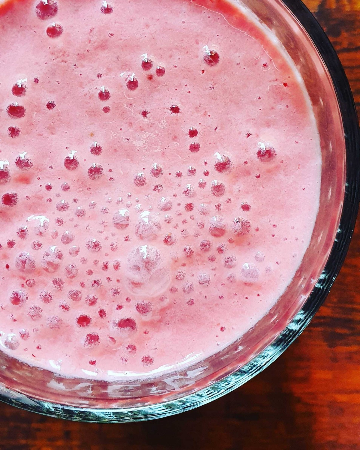 Przepis na Mrożony jogurt z truskawkami