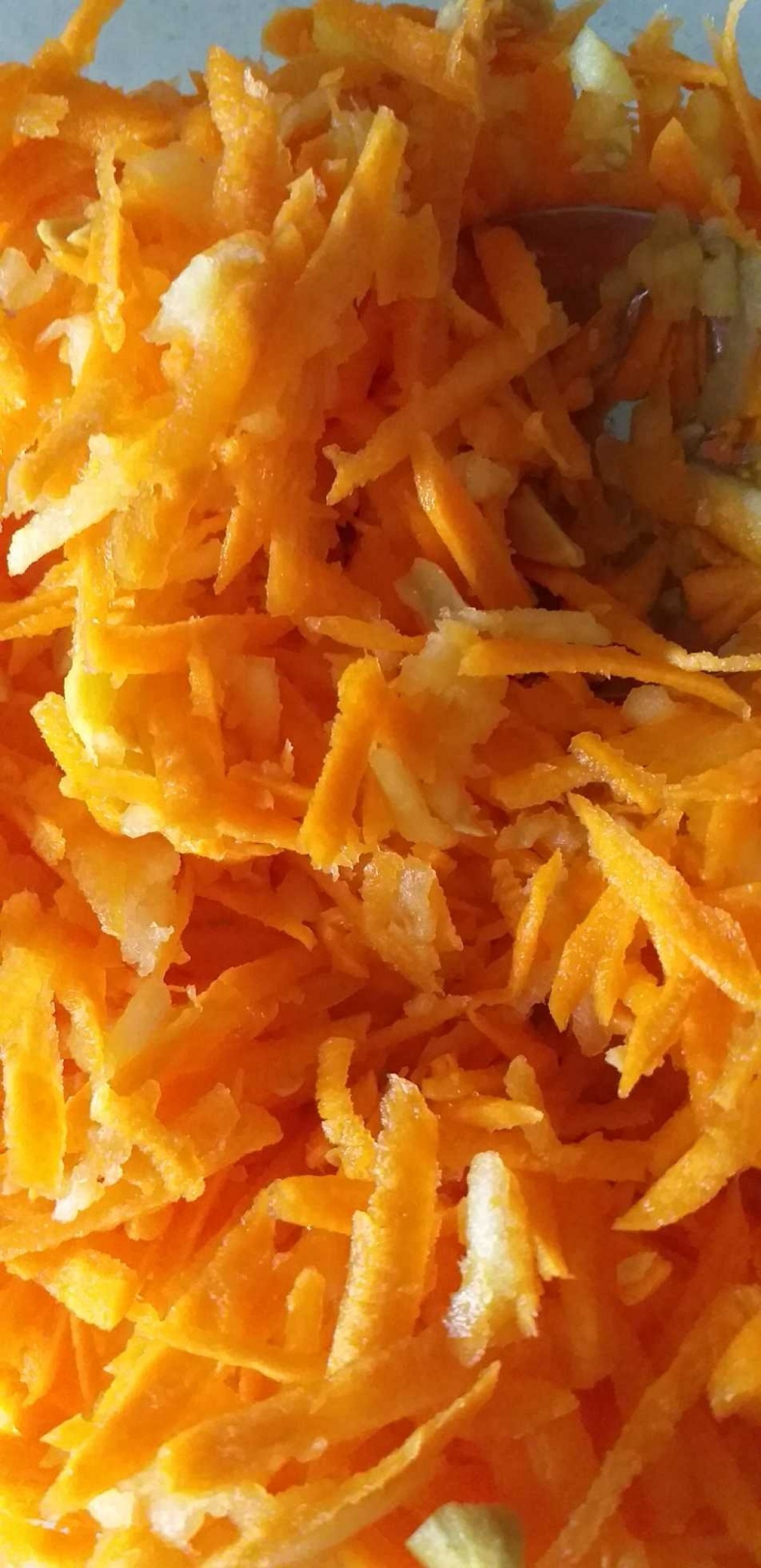 Przepis na Tarte jabłko z marchewką i orzechami