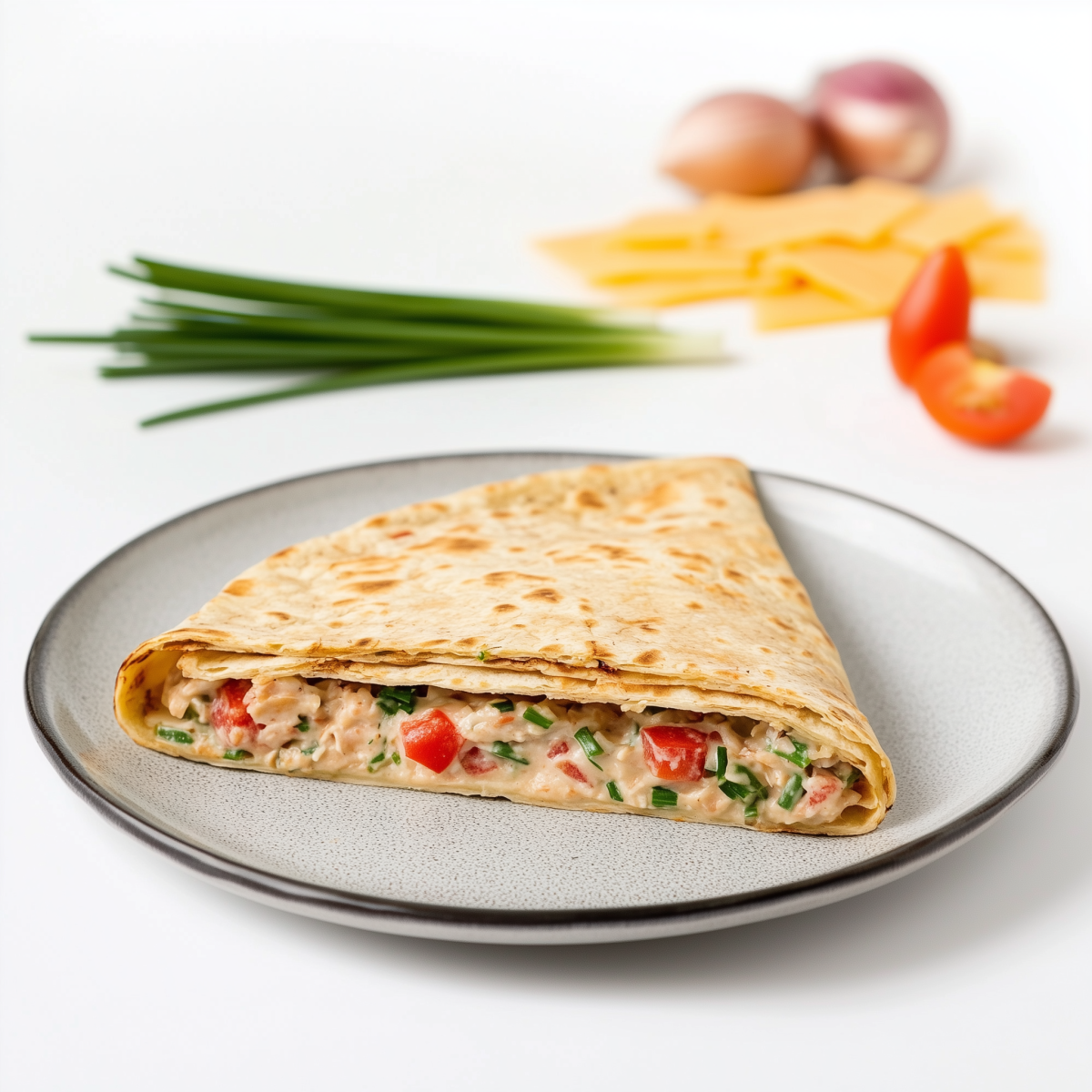 Sandwich Tortilla, rillette de thon épicée, poivron et Cheddar