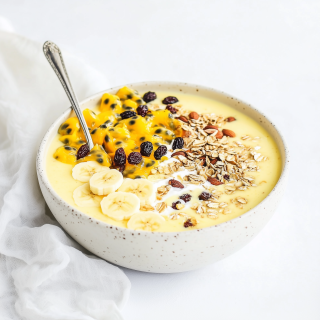 Skyr with Tropical Fruits and Muesli