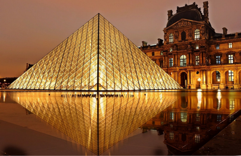 louvre reflections at night