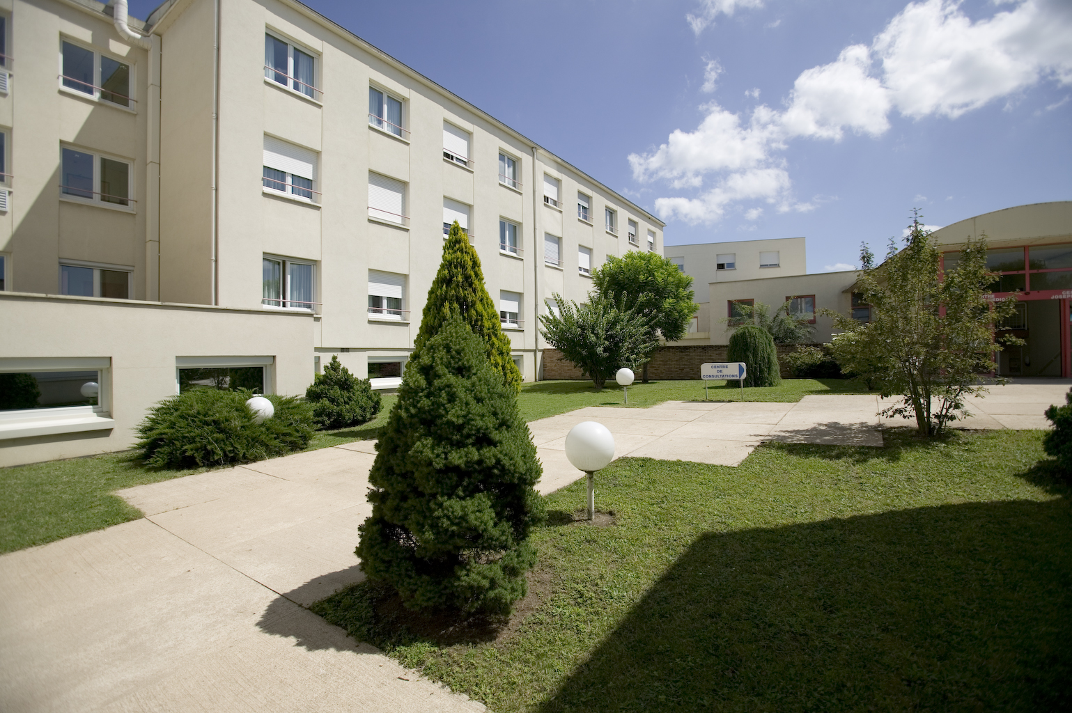 Extérieur de la clinique.jpg