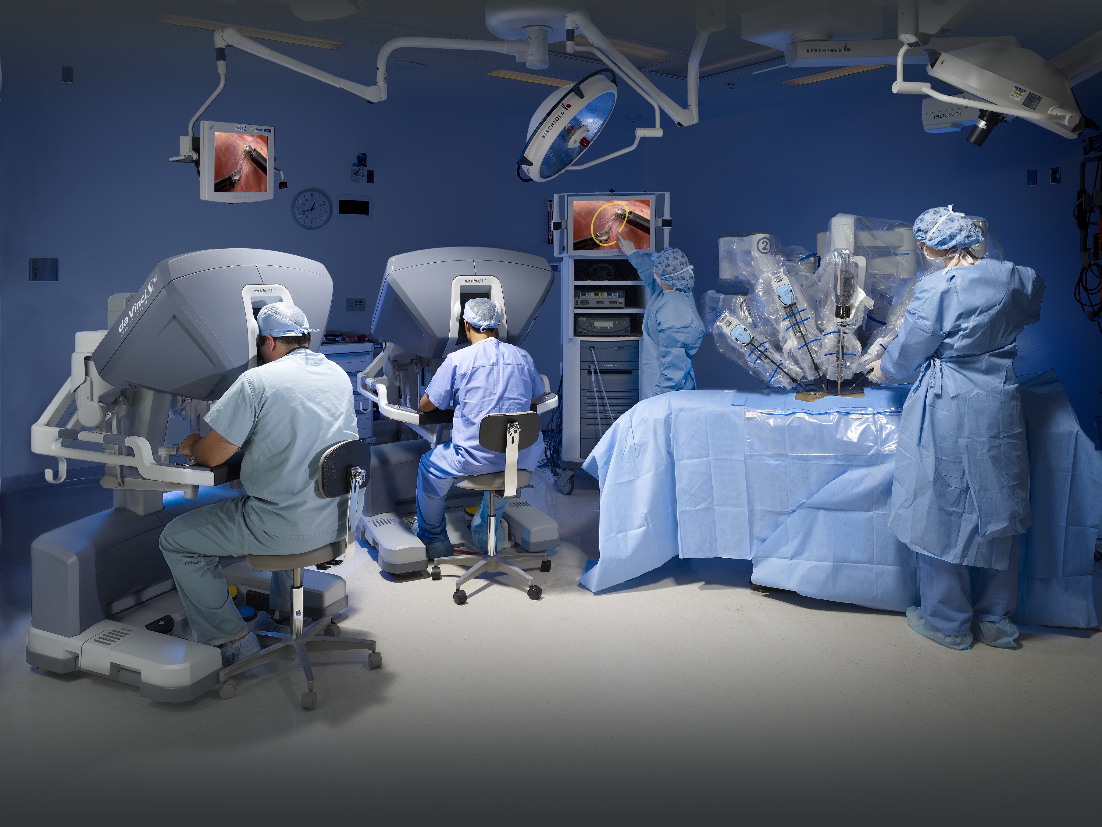 Robot chirurgical Da Vinci - Unique en Auvergne.jpg