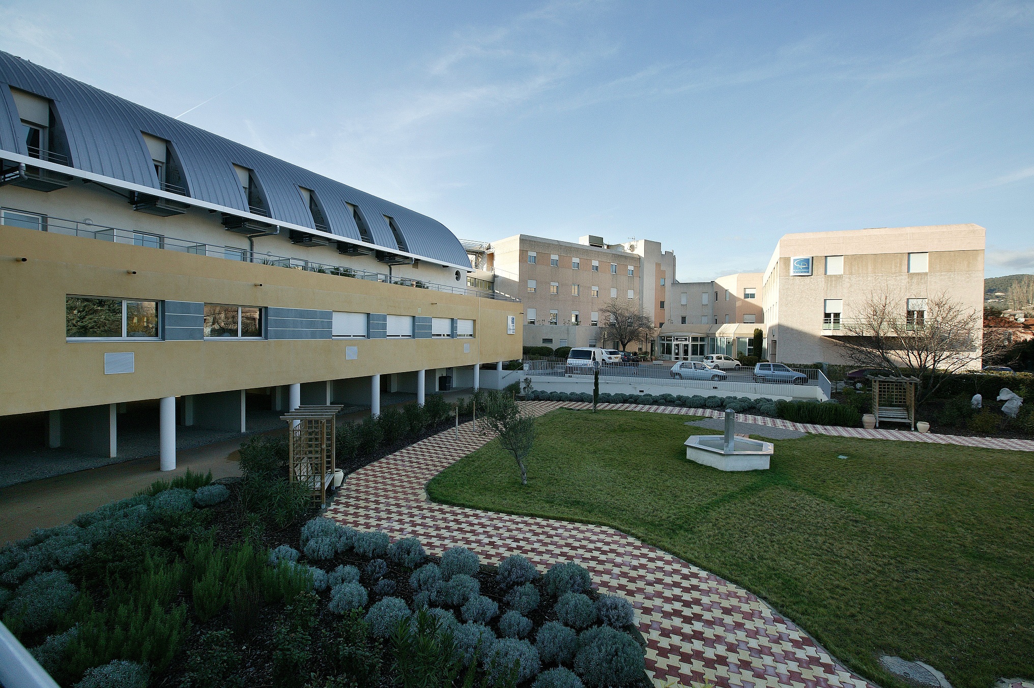 Extérieur de la clinique.jpg