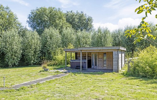 Broeksterweg 24, Pieterburen